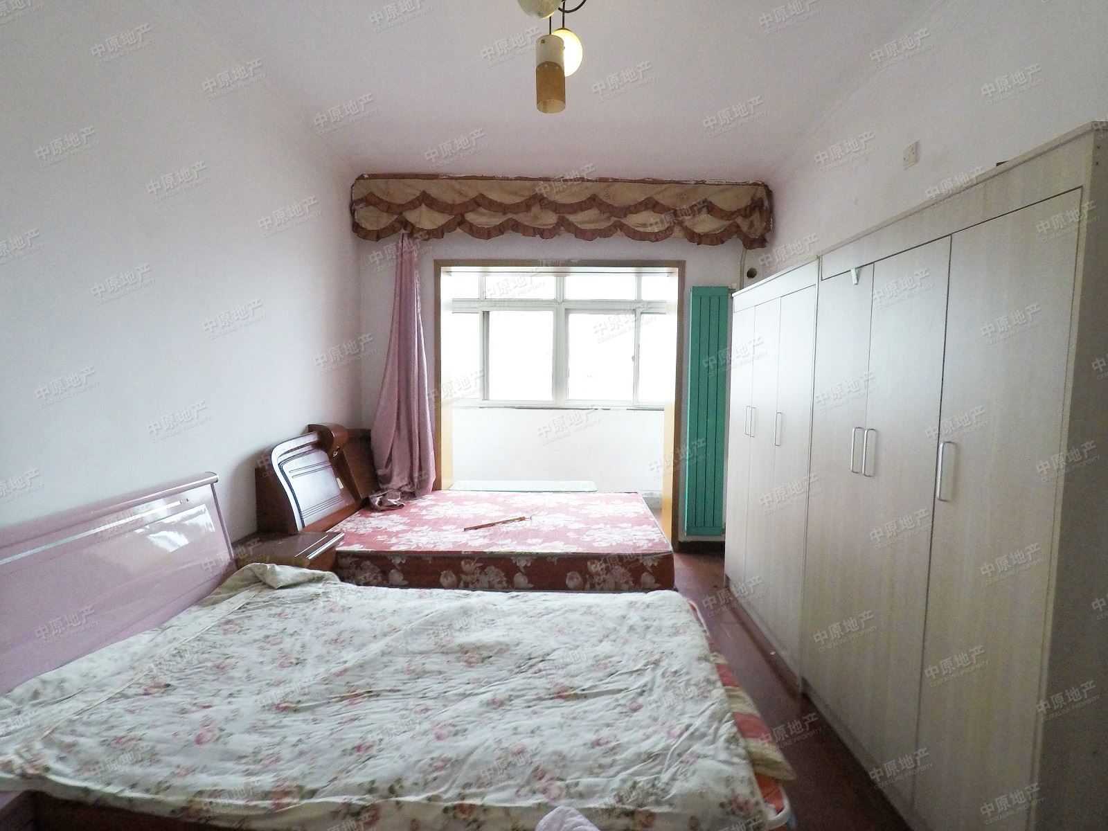 宁乐里 2室1厅1卫 客厅朝南 客厅带阳台