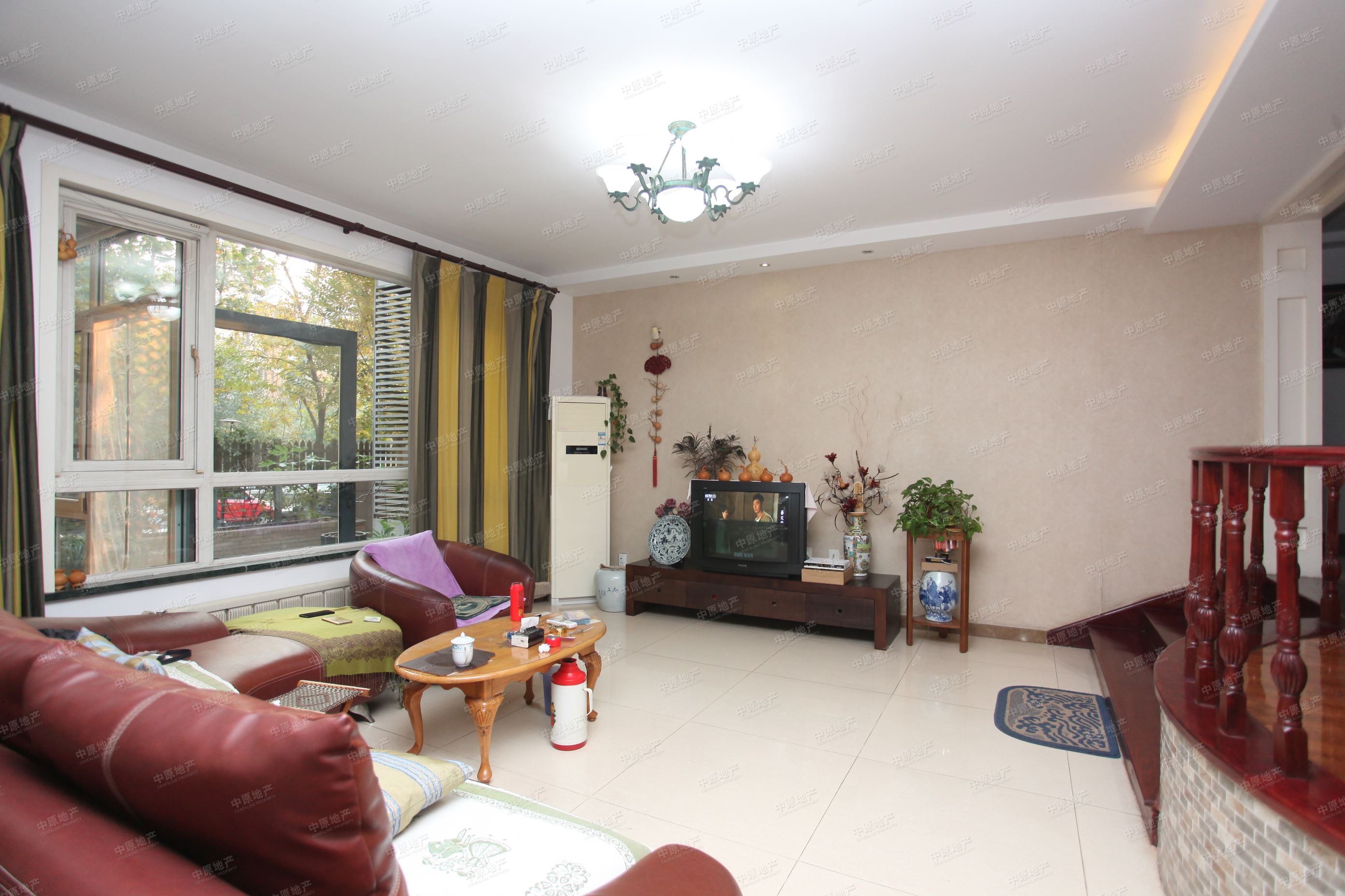 万科水晶城香溪园 3室2厅2卫 客厅朝南