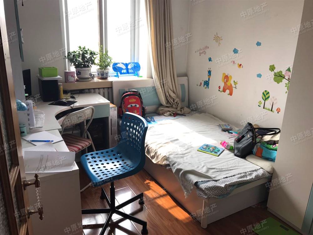 长华里 3室1厅1卫 主卧朝南 客厅带阳台